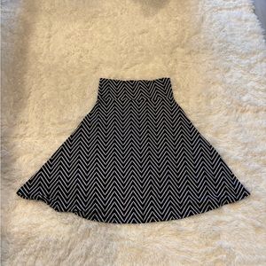 LuLaRoe medium blue and white chevron skirt